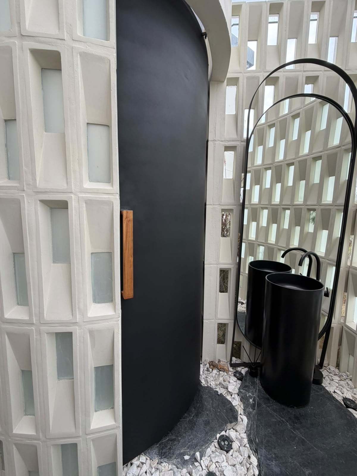 PUERTA METALICA CURVA PARA BAÑO